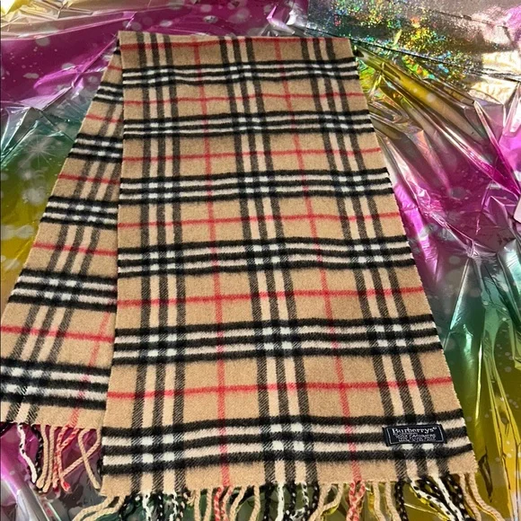 💜Burberry Beige and Red Plaid Scarf with Card Holder - Picture 5 of 8